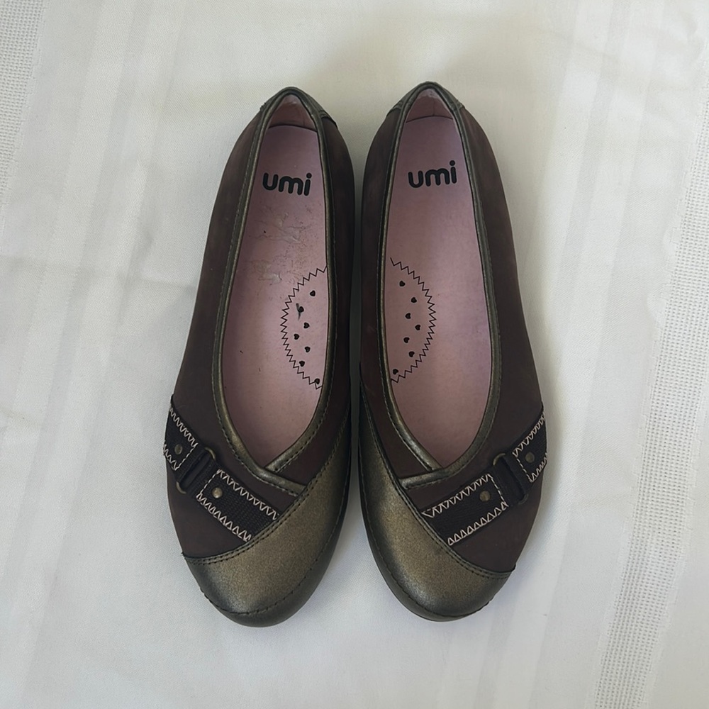 Umi | Size 4 Girls (US) Brown and Pink Heart Flats